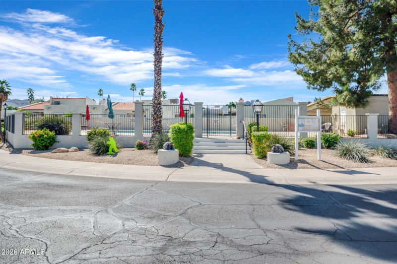 28-web-or-mls-3048 E Cannon Dr-28