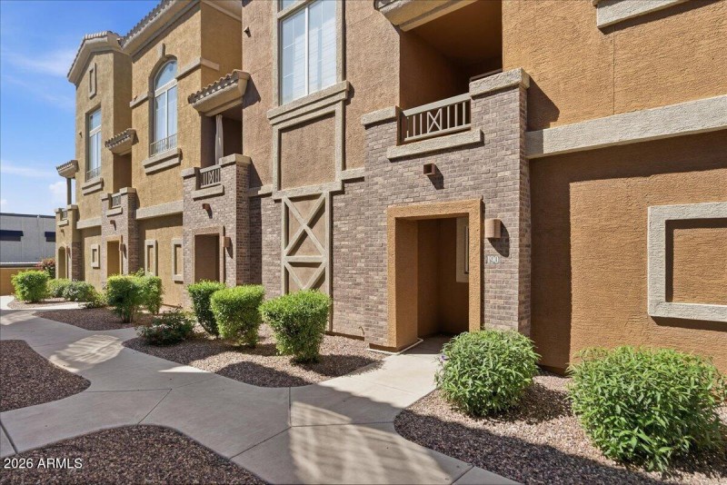 02-18250 N Cave Creek Rd #190_RedHogMedi