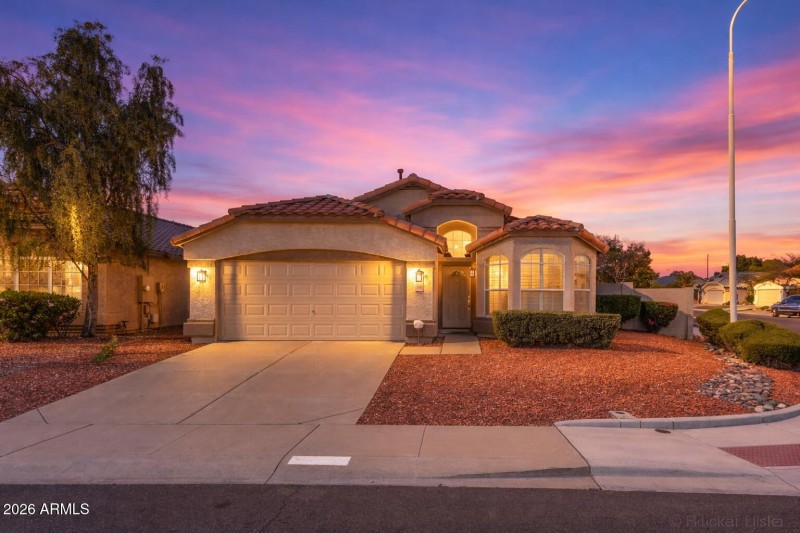 Twilight glow over Arizona home (2)