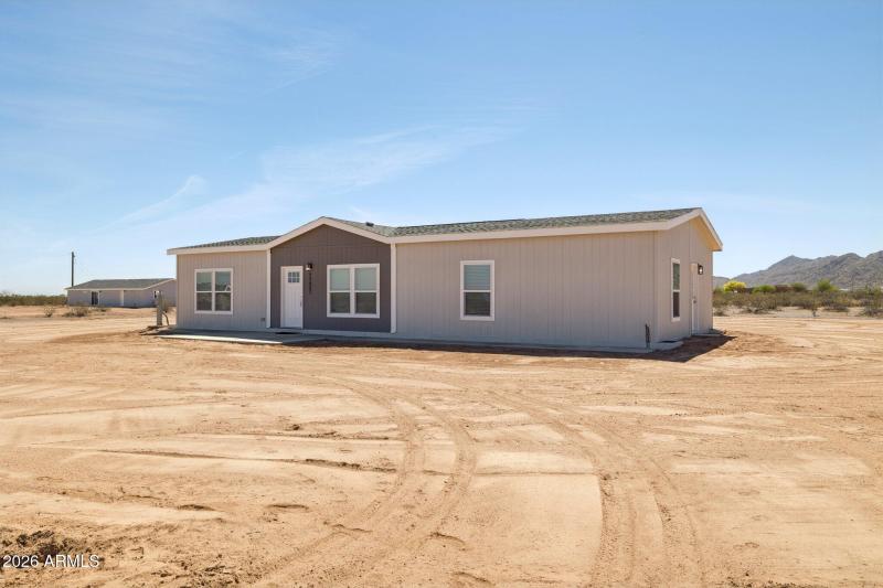 23-web-or-mls-18230-n-meadow-ln-rd