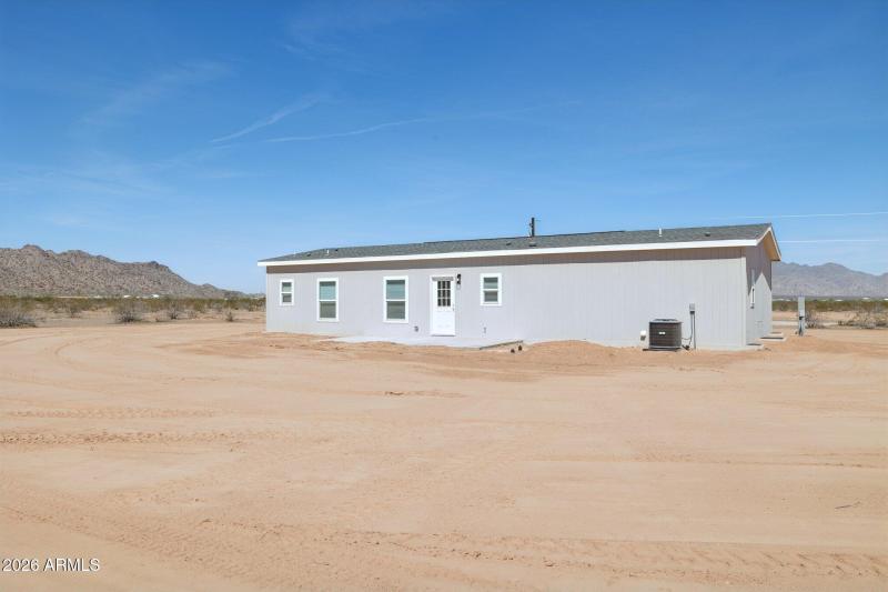 27-web-or-mls-18230-n-meadow-ln-rd