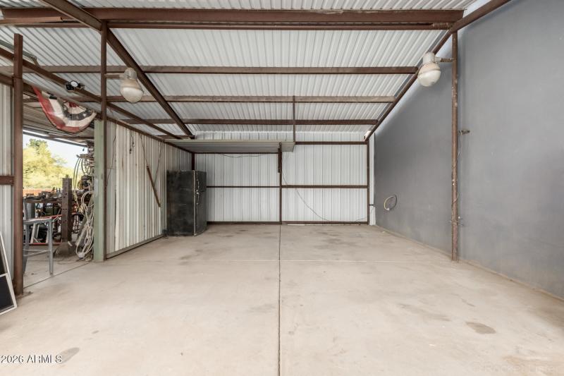 28 16th inside of garage