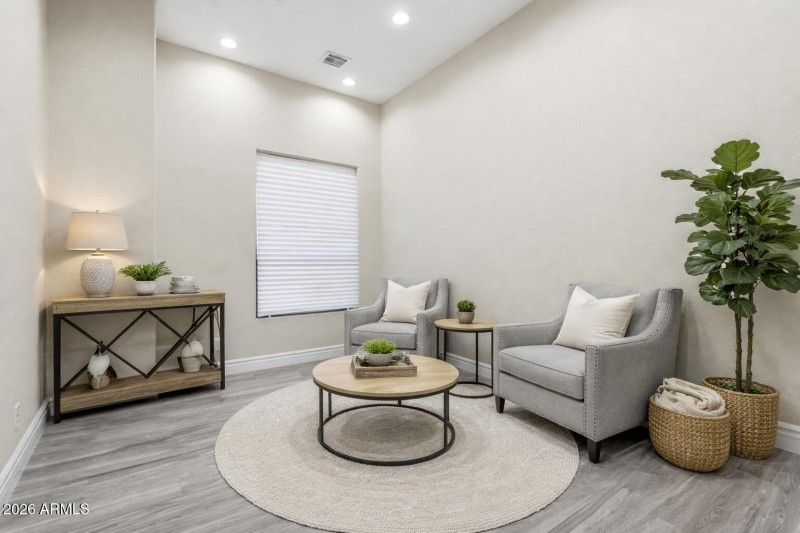 Cozy neutral-toned living room setup