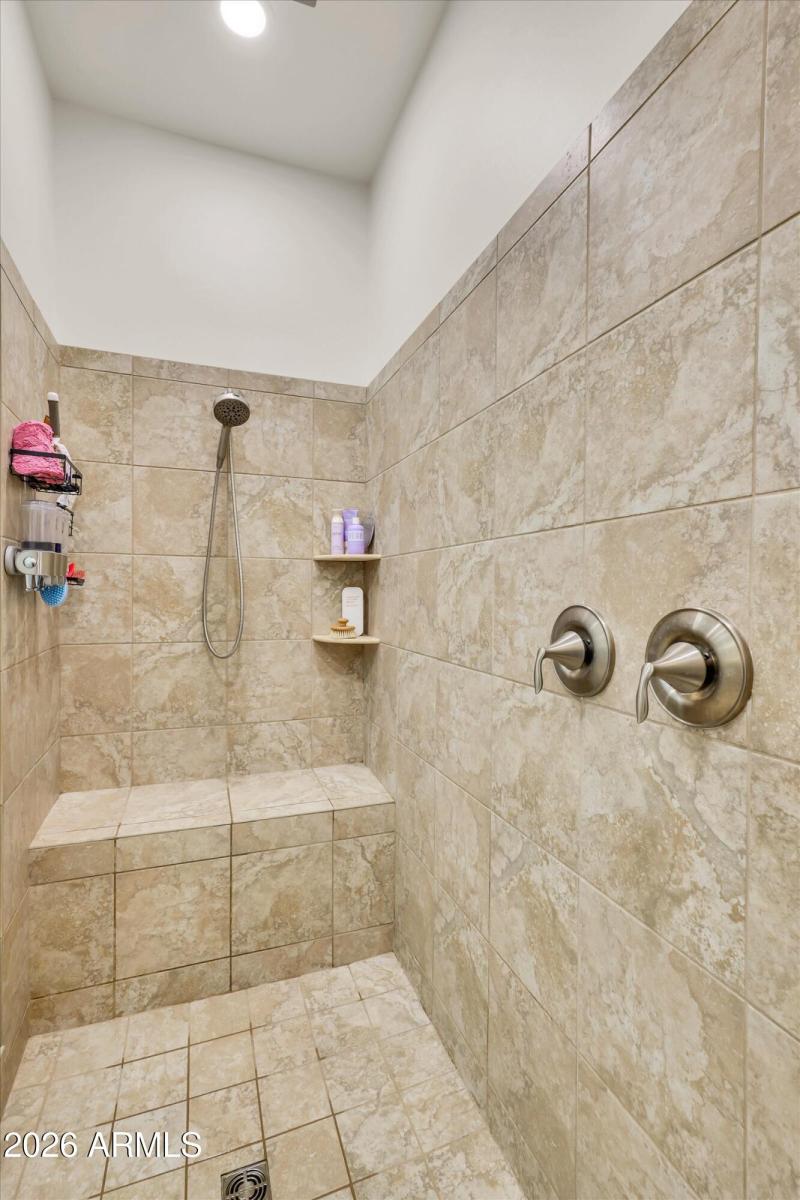 39-4682 N 206th Dr-39