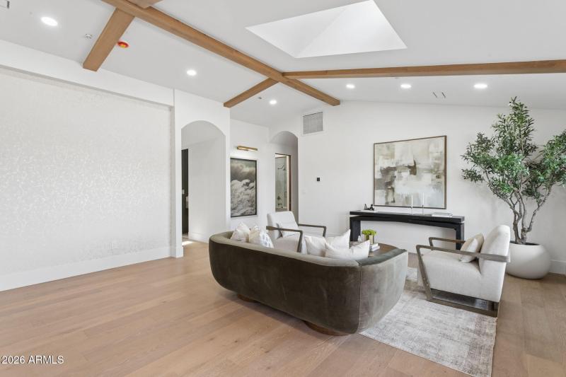 5-web-or-mls-7019-e-vista-dr