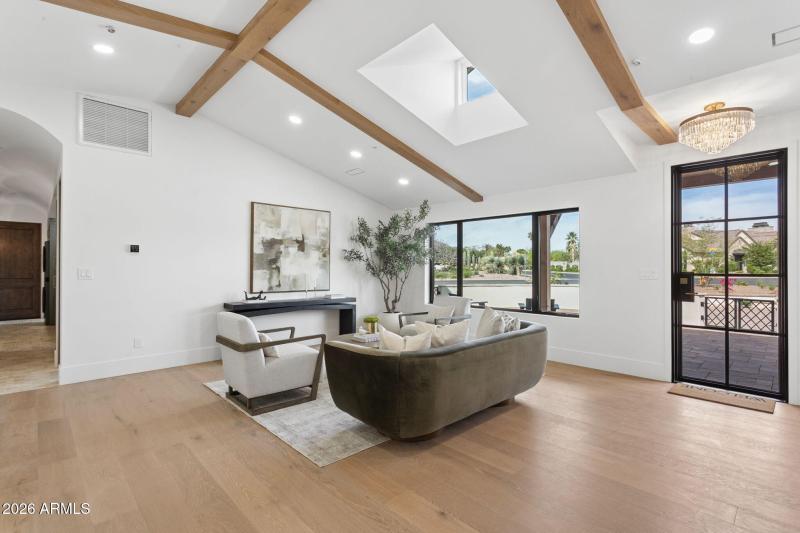 6-web-or-mls-7019-e-vista-dr