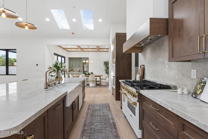 12-web-or-mls-7019-e-vista-dr