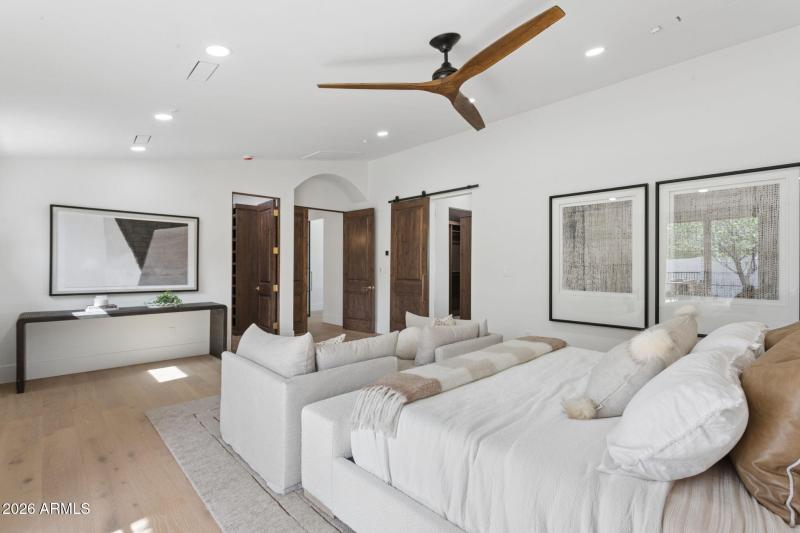 23-web-or-mls-7019-e-vista-dr