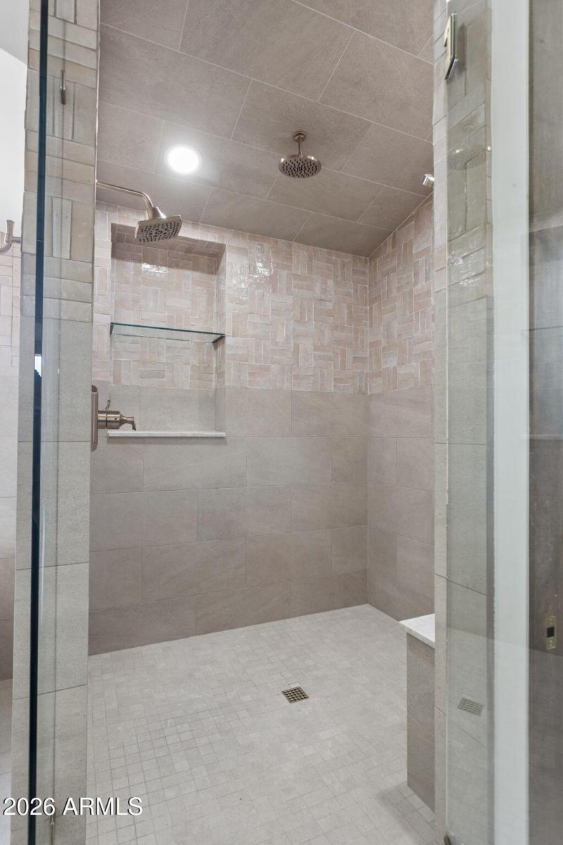 28-web-or-mls-7019-e-vista-dr