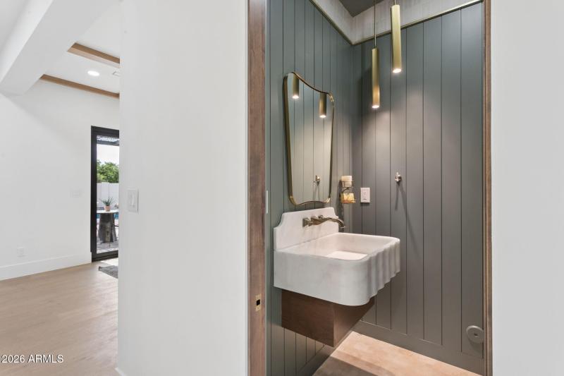 33-web-or-mls-7019-e-vista-dr