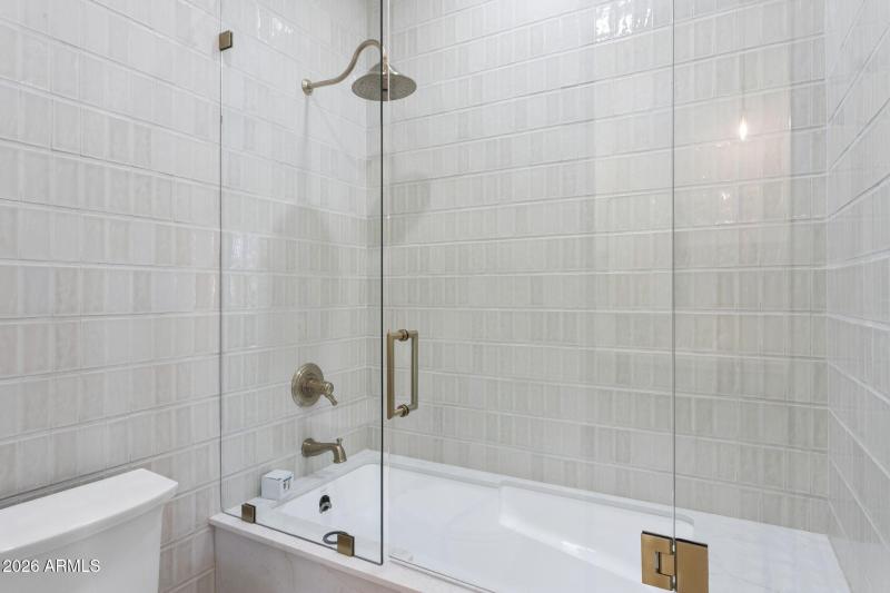 37-web-or-mls-7019-e-vista-dr