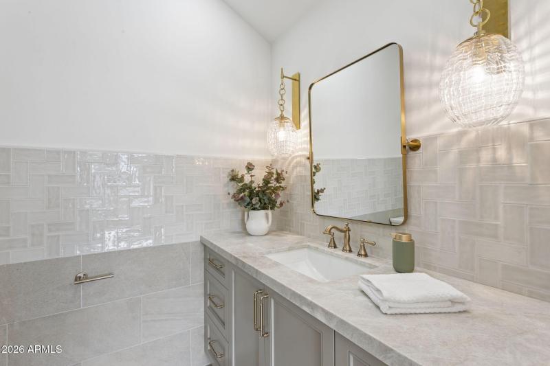 40-web-or-mls-7019-e-vista-dr