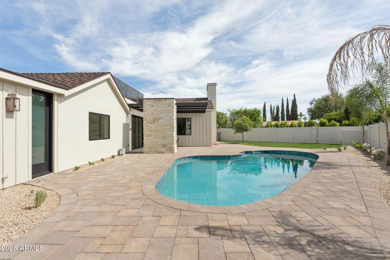 48-web-or-mls-7019-e-vista-dr