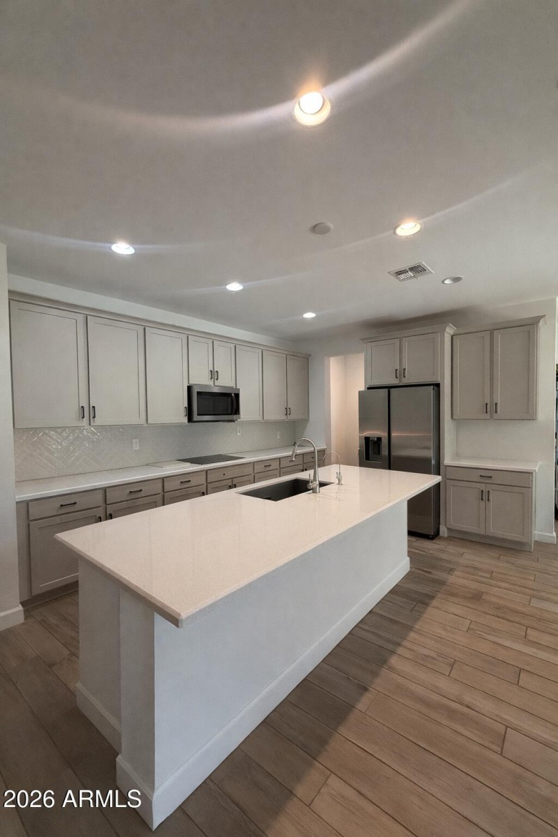 06B4D0B4-0902-452B-B76C-F06579BF2B2E