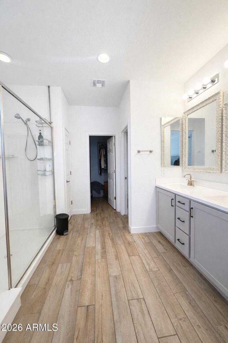 6F950ACB-6115-4B17-8357-DF709543585D