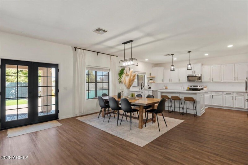 12-Dining and kitchen