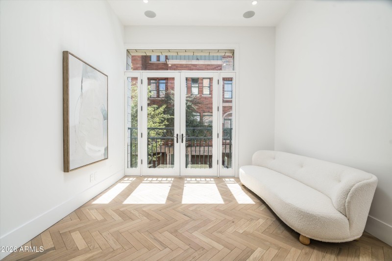 Primary suite sitting room