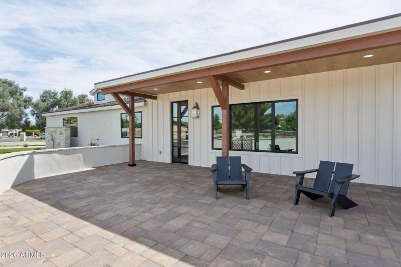 4-web-or-mls-7019-e-vista-dr