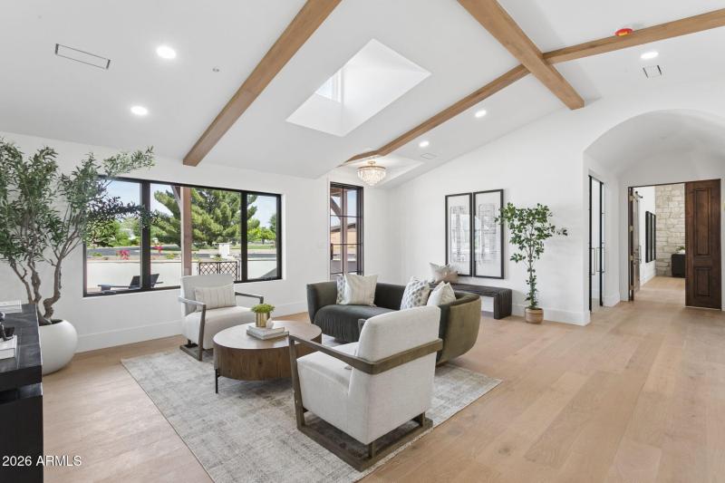 7-web-or-mls-7019-e-vista-dr