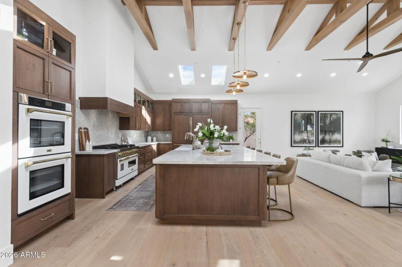 8-web-or-mls-7019-e-vista-dr