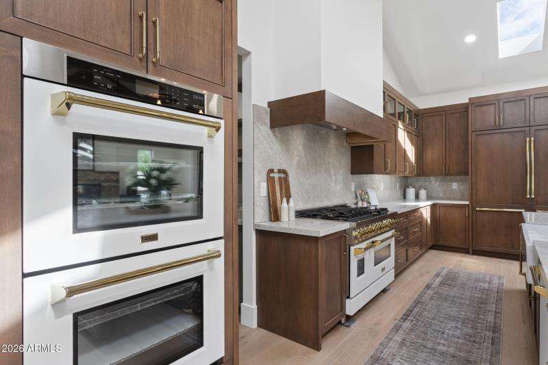 9-web-or-mls-7019-e-vista-dr