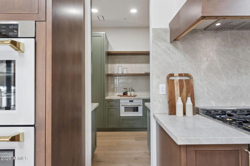 11-web-or-mls-7019-e-vista-dr