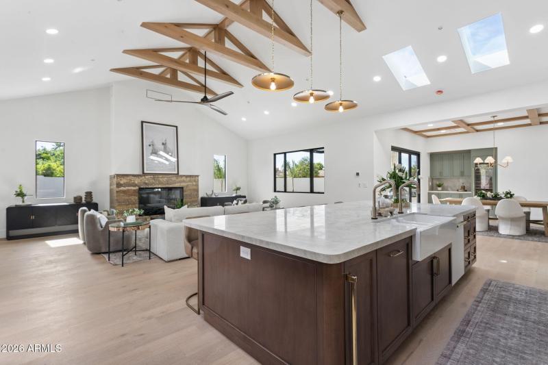 13-web-or-mls-7019-e-vista-dr