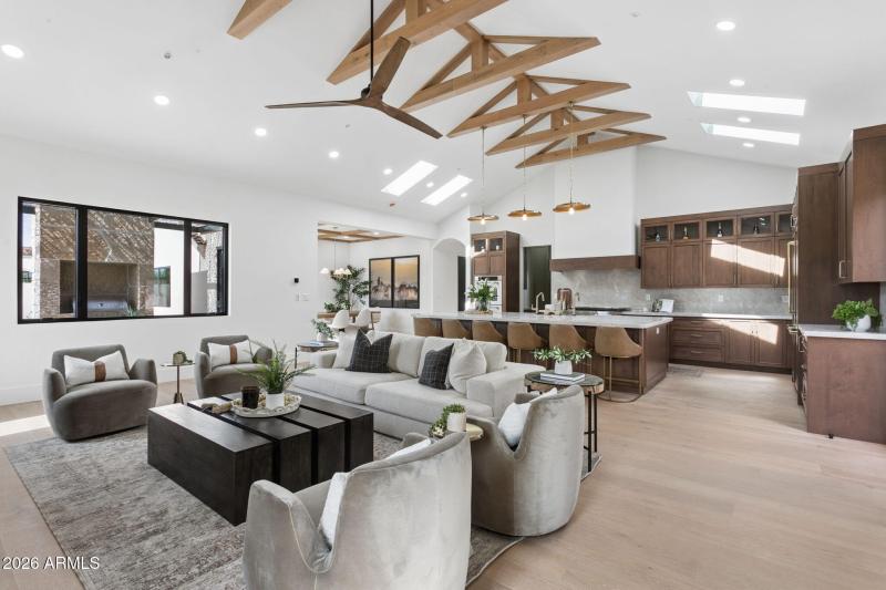 20-web-or-mls-7019-e-vista-dr