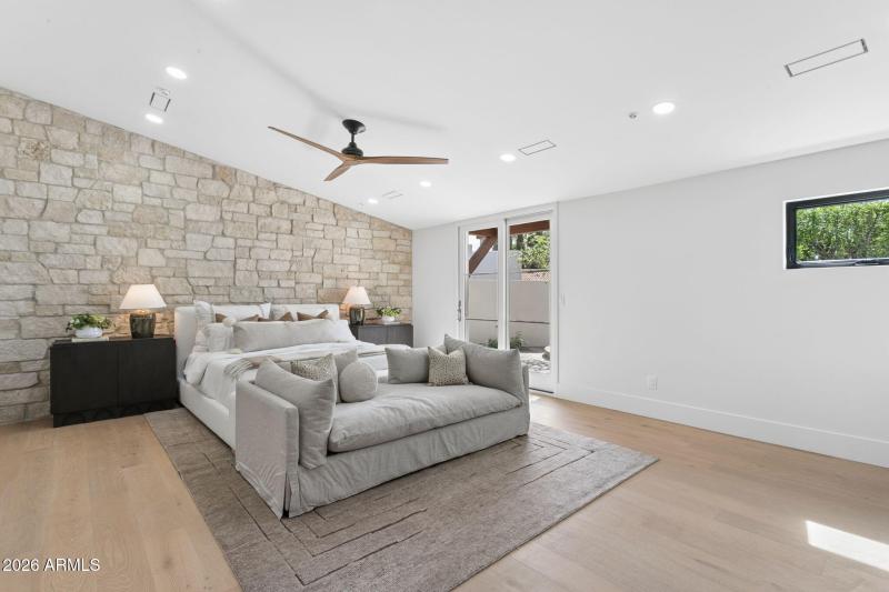 22-web-or-mls-7019-e-vista-dr