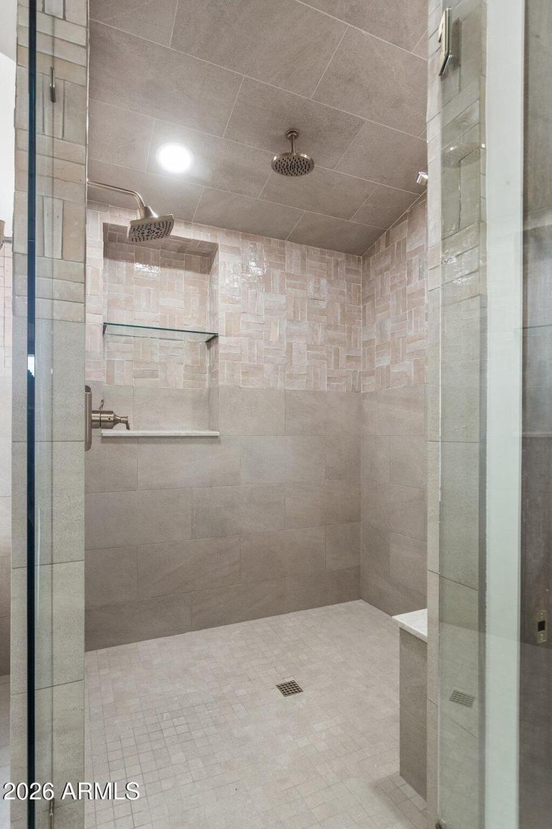 28-web-or-mls-7019-e-vista-dr