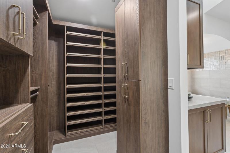 30-web-or-mls-7019-e-vista-dr