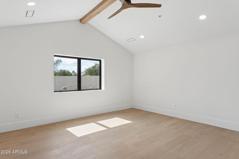 38-web-or-mls-7019-e-vista-dr