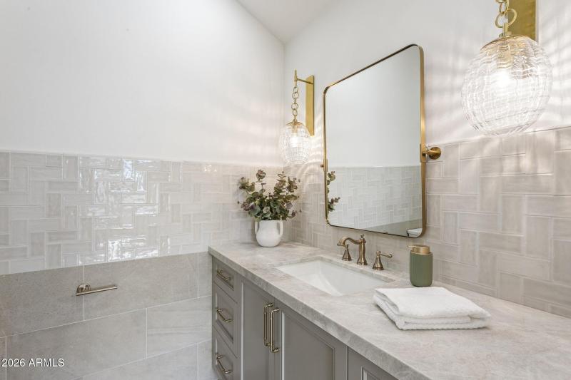 40-web-or-mls-7019-e-vista-dr