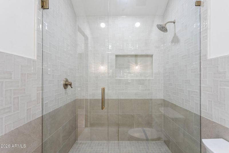 41-web-or-mls-7019-e-vista-dr