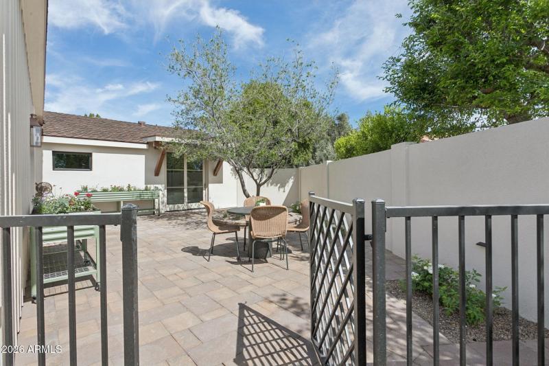 52-web-or-mls-7019-e-vista-dr