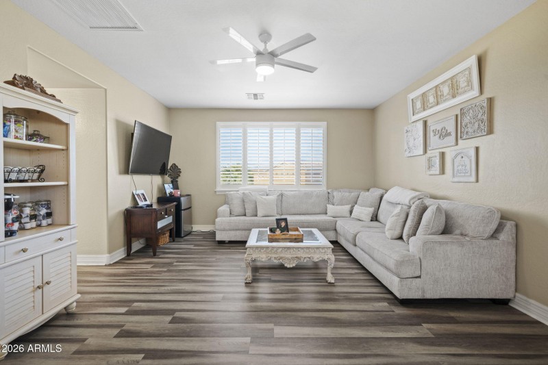 41-web-or-mls-CAP08745