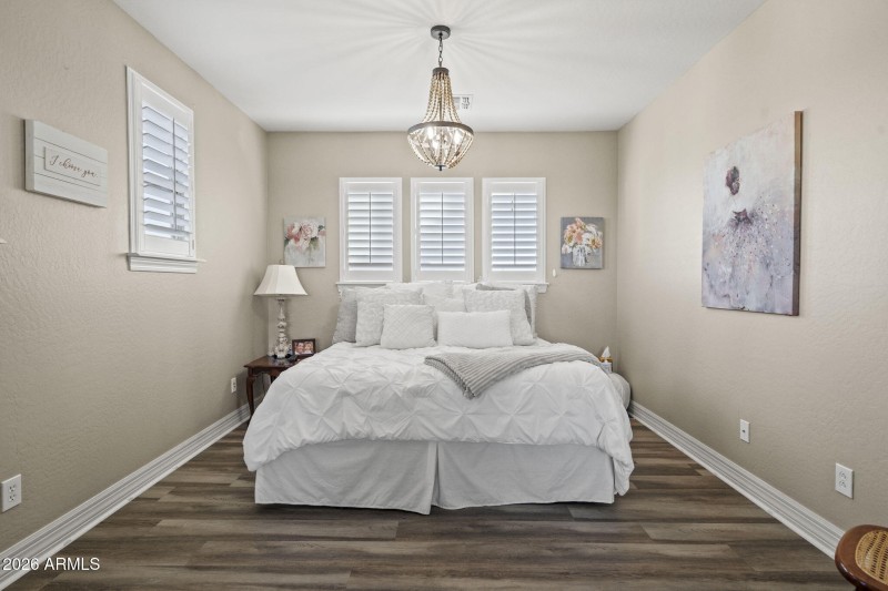 44-web-or-mls-CAP08754