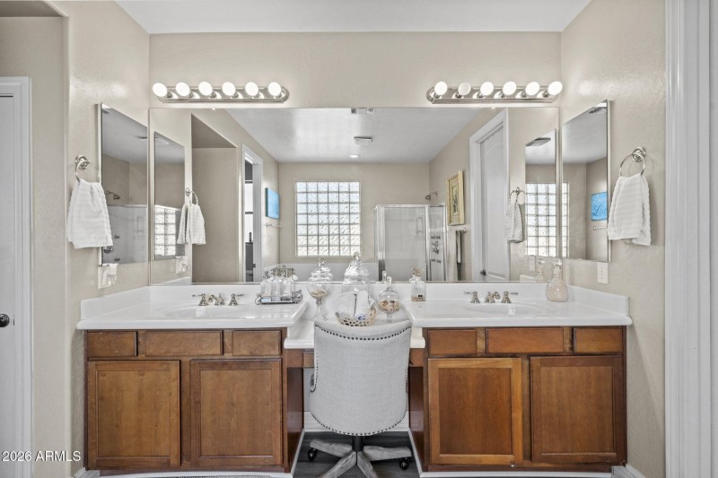 46-web-or-mls-CAP08766