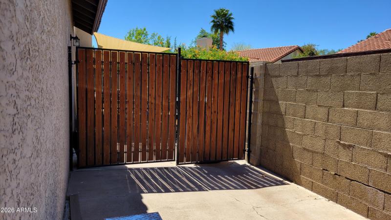27 - RV Gate