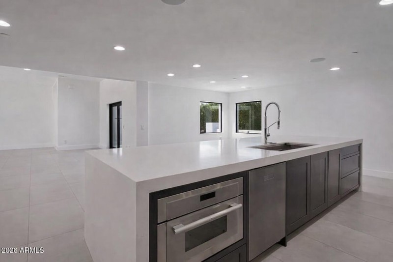 9027N82ndSt_vac (1)