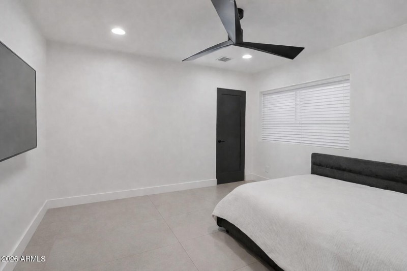 9027N82ndSt_vac (3)