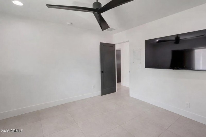 9027N82ndSt_vac (4)
