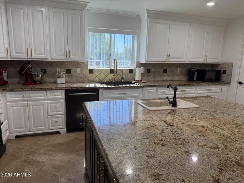 8DF25F87-CA3B-4C76-A475-6F8831E32C1B