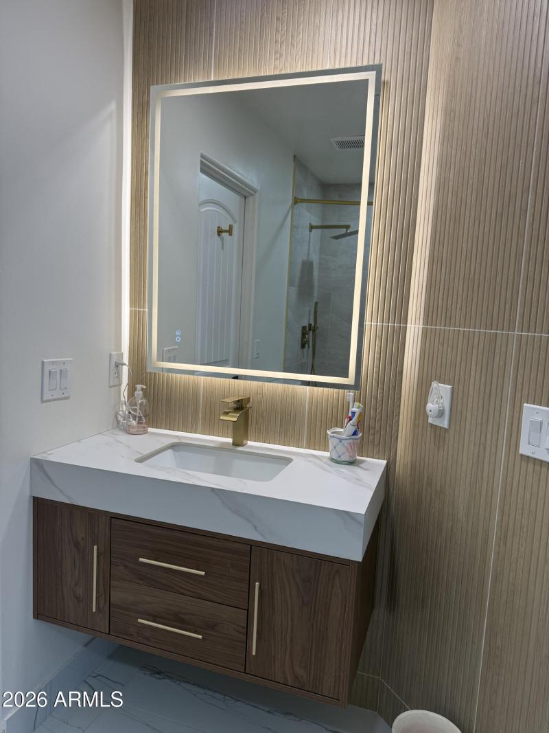 4EB8D52E-EB4A-4EC6-9503-3B3DE601D6F6