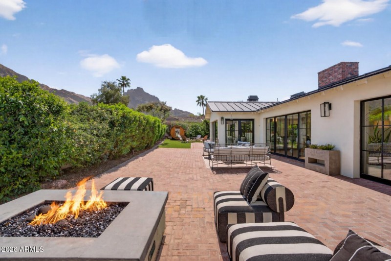 Outdoor Fire Place