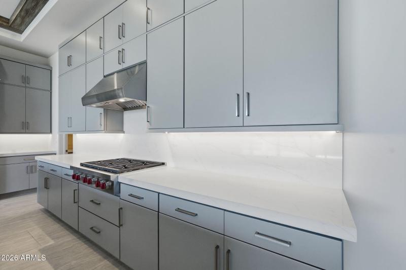 Kitchen W Quartz Countertops