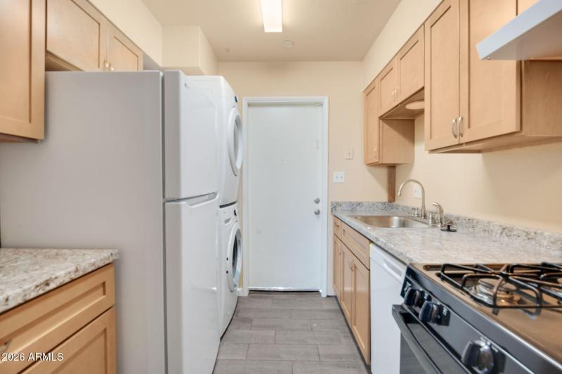 8-web-or-mls-W Garden Cir-8