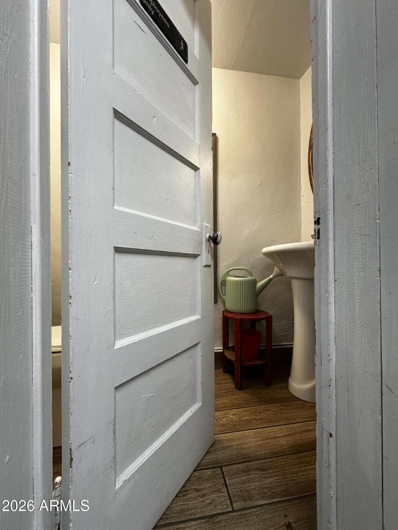 1 bathroom