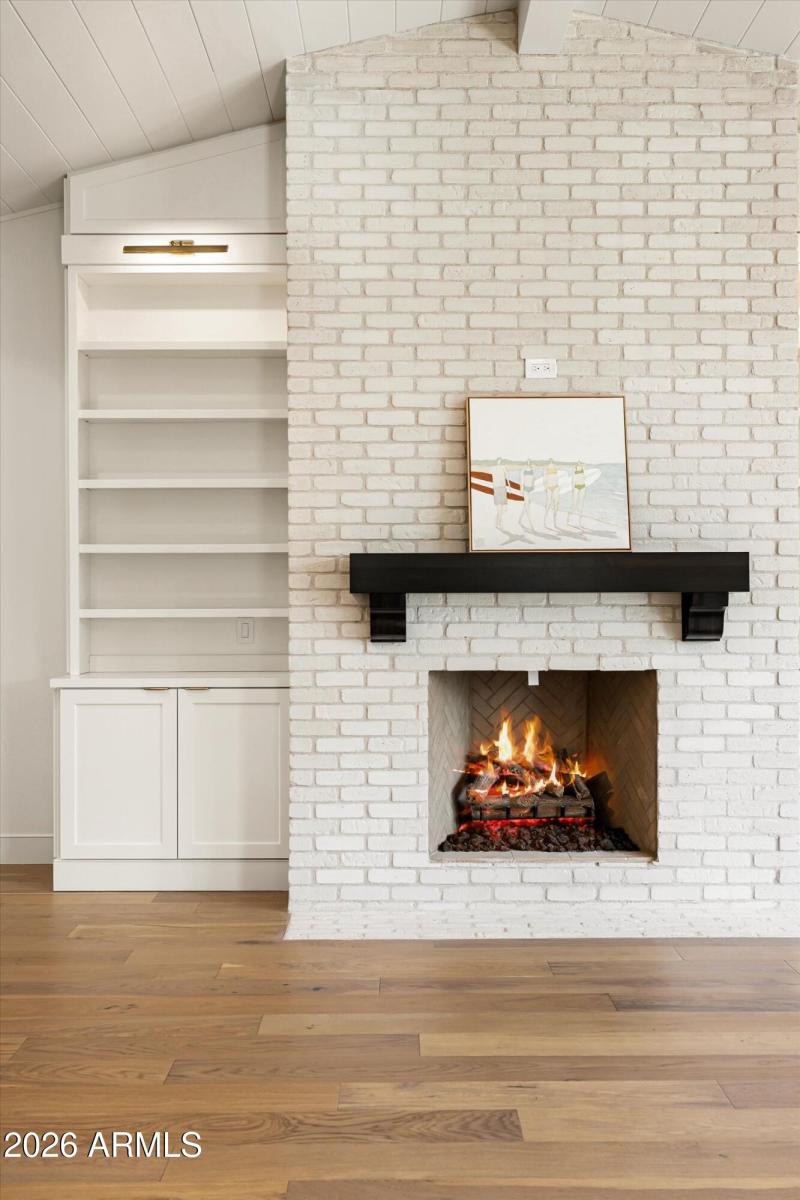 Gas fireplace