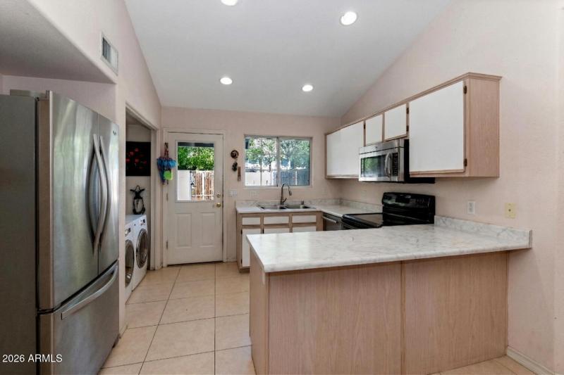 860 N McQueen Rd-large-007-026-860 N McQ